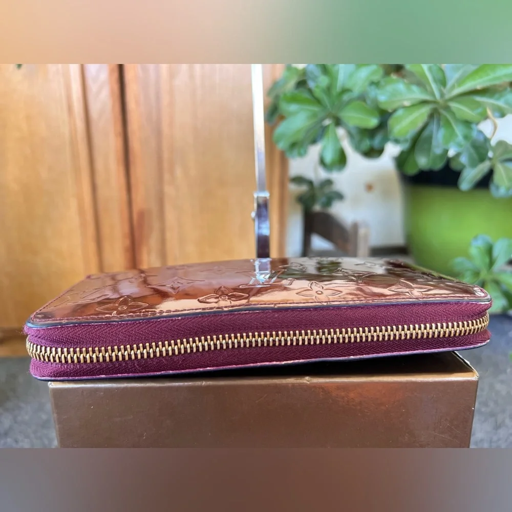 Louis Vuitton Round Zipper Vernis - Picture 3 of 13